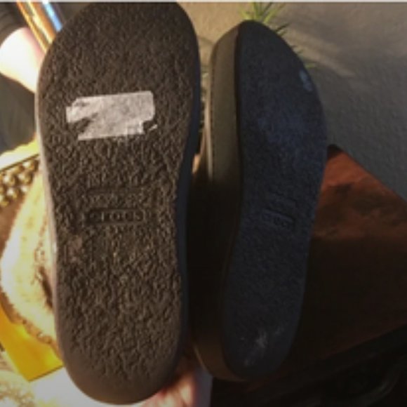 Crocs size 7 - Picture 2 of 6